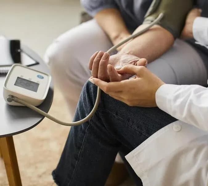 Przy jakim ciśnieniu jechać na pogotowie? Ważne informacje dla zdrowia