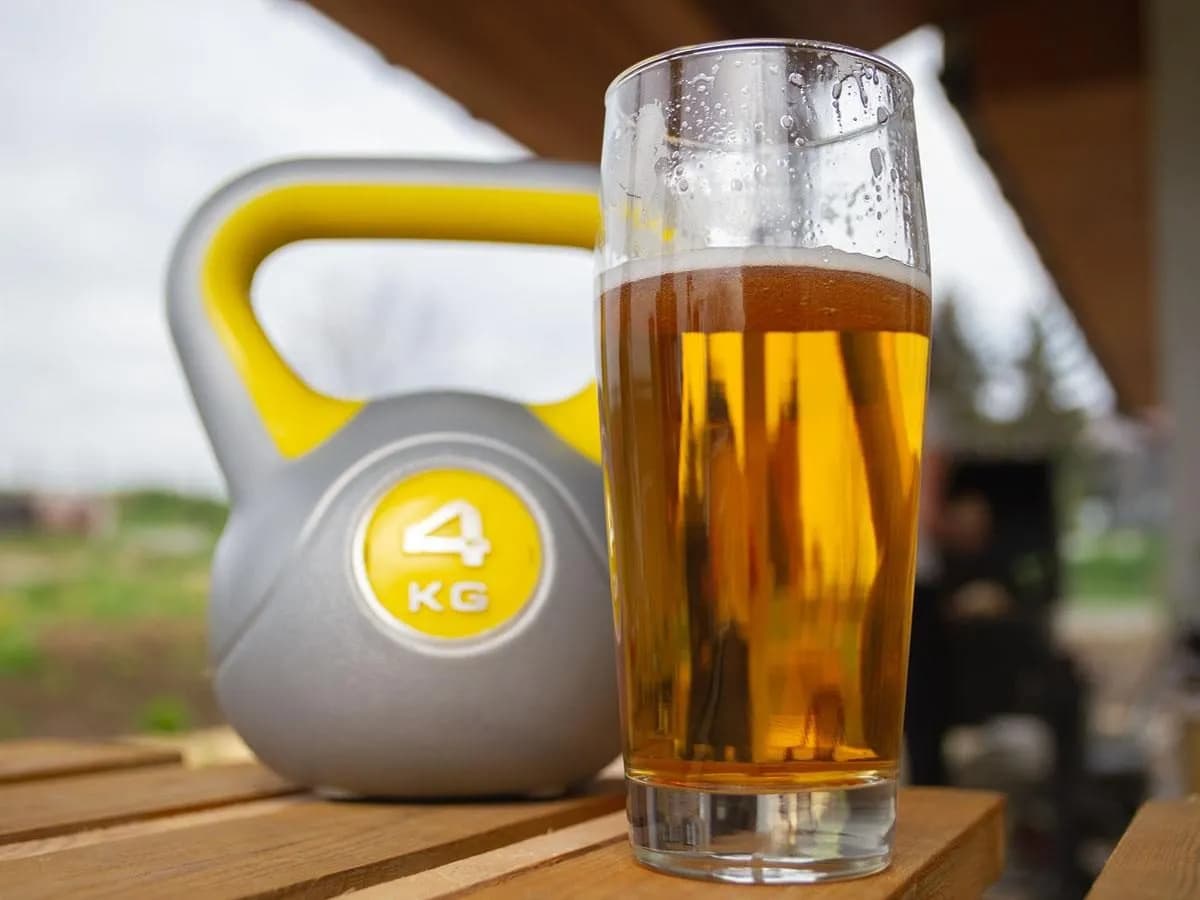 Czy biorąc kreatynę można pić alkohol? Unikaj negatywnych skutków