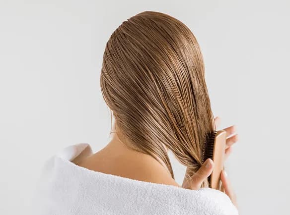 Jak zapobiec wypadaniu włosów: skuteczne metody na zdrowe włosy