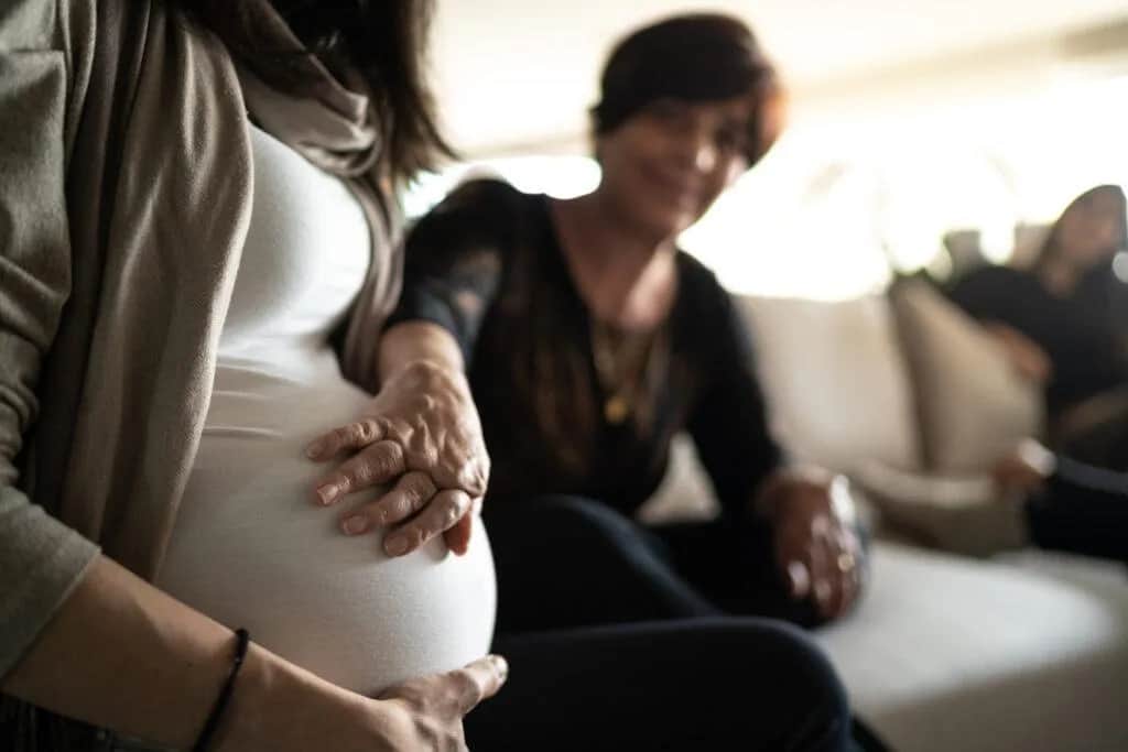 Kiedy lekarz może stwierdzić ciążę? Poznaj kluczowe informacje i objawy