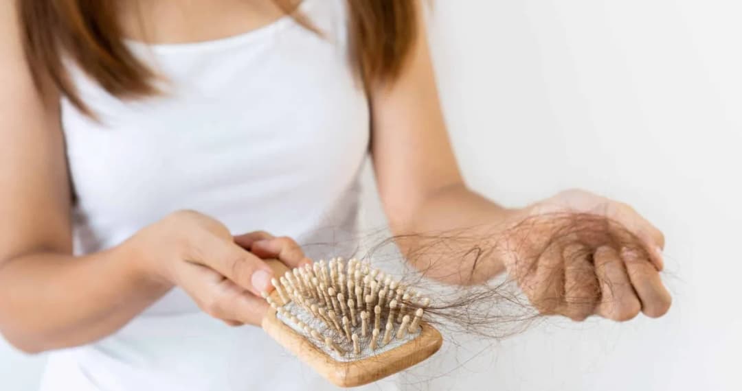 Przyczyna wypadania włosów - poznaj najczęstsze powody i rozwiązania